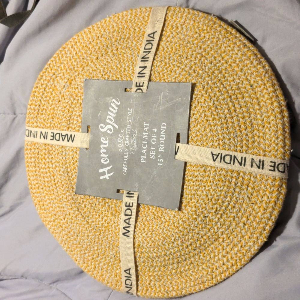 Set of 4 15" round Placemats